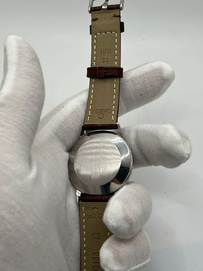 Découvrez la Montre Omega Bumper Automatic 2446-1, un garde-temps vintage au charme intemporel. Dotée d’un mouvement automatique « Bumper », cette pièce emblématique témoigne du savoir-faire horloger d’Omega. Son design élégant et sa mécanique de précision en font un choix idéal pour les collectionneurs et amateurs de montres d’exception. Un modèle rare qui allie histoire et sophistication.
