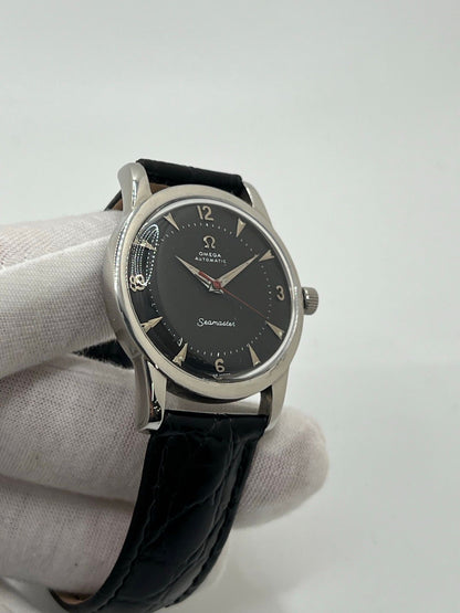 Plongez dans l’univers de l’horlogerie d’exception avec l’Omega Seamaster Automatic, une montre emblématique alliant élégance et performance. Dotée d’un mouvement automatique de haute précision, elle incarne le savoir-faire légendaire d’Omega. Conçue pour les amateurs de montres de luxe et de plongée, elle séduit par son design intemporel et sa robustesse. Un garde-temps idéal pour accompagner toutes vos aventures.