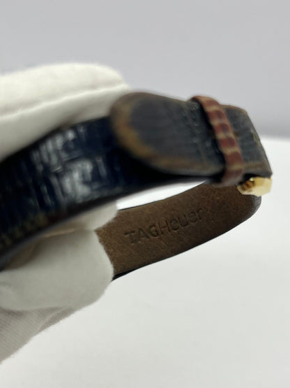 Laissez-vous séduire par l’élégance affirmée de la TAG Heuer Alter Ego pour femme en or 18K, une pièce d’exception qui reflète la force et la sophistication au féminin. Ce modèle raffiné allie la précision suisse à un design audacieux, avec une finition en or massif 18 carats qui en fait un bijou autant qu’un garde-temps. Parfait pour les amatrices de montres de luxe au style distinctif et intemporel.