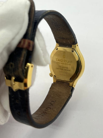 Laissez-vous séduire par l’élégance affirmée de la TAG Heuer Alter Ego pour femme en or 18K, une pièce d’exception qui reflète la force et la sophistication au féminin. Ce modèle raffiné allie la précision suisse à un design audacieux, avec une finition en or massif 18 carats qui en fait un bijou autant qu’un garde-temps. Parfait pour les amatrices de montres de luxe au style distinctif et intemporel.