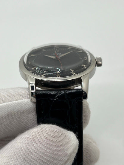 Plongez dans l’univers de l’horlogerie d’exception avec l’Omega Seamaster Automatic, une montre emblématique alliant élégance et performance. Dotée d’un mouvement automatique de haute précision, elle incarne le savoir-faire légendaire d’Omega. Conçue pour les amateurs de montres de luxe et de plongée, elle séduit par son design intemporel et sa robustesse. Un garde-temps idéal pour accompagner toutes vos aventures.