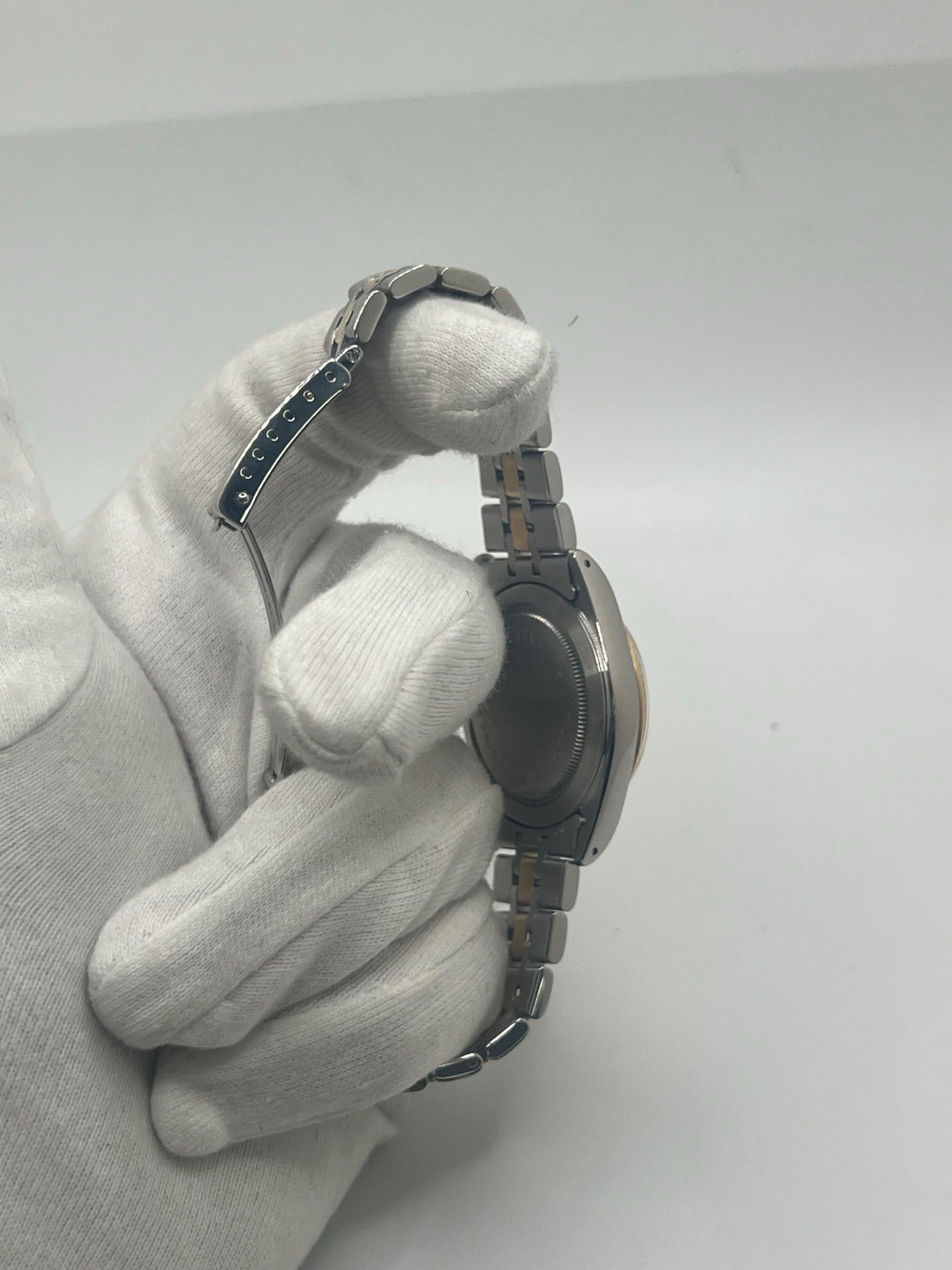 Montre Tudor Prince Date Day avec boîtier 36 mm en acier, mouvement automatique, affichage du jour et de la date. Modèle élégant et intemporel, idéal pour un usage quotidien ou une collection. Cadran raffiné, design inspiré de l’héritage Rolex, bracelet confortable. Montre homme/unisexe en excellent état. Parfait mélange de style classique et de performance signée Tudor.