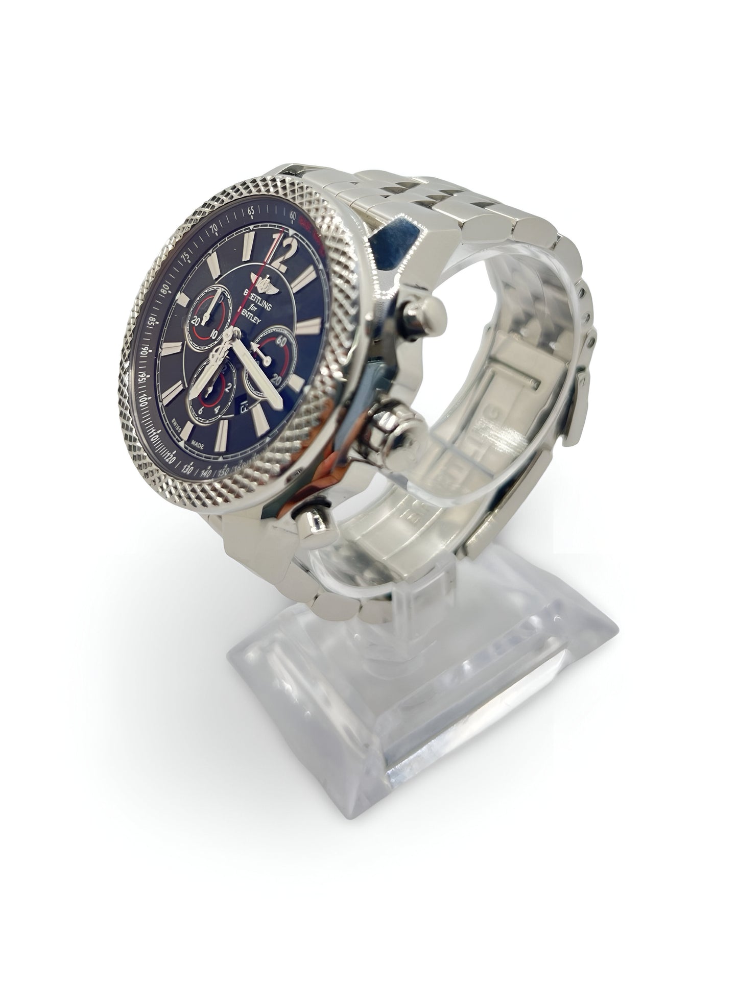 Découvrez la Breitling Bentley Barnato 42, un chronographe d’exception alliant performance et élégance. Inspirée par l’univers automobile Bentley, cette montre de prestige est dotée d’un design raffiné et d’une mécanique de haute précision. Livrée avec sa boîte d’origine, elle constitue un choix idéal pour les amateurs de montres de luxe et les collectionneurs exigeants.