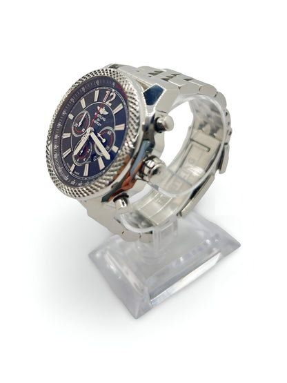 Découvrez la Breitling Bentley Barnato 42, un chronographe d’exception alliant performance et élégance. Inspirée par l’univers automobile Bentley, cette montre de prestige est dotée d’un design raffiné et d’une mécanique de haute précision. Livrée avec sa boîte d’origine, elle constitue un choix idéal pour les amateurs de montres de luxe et les collectionneurs exigeants.