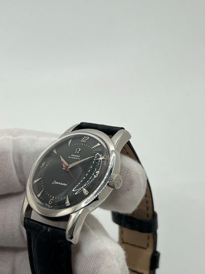 Plongez dans l’univers de l’horlogerie d’exception avec l’Omega Seamaster Automatic, une montre emblématique alliant élégance et performance. Dotée d’un mouvement automatique de haute précision, elle incarne le savoir-faire légendaire d’Omega. Conçue pour les amateurs de montres de luxe et de plongée, elle séduit par son design intemporel et sa robustesse. Un garde-temps idéal pour accompagner toutes vos aventures.