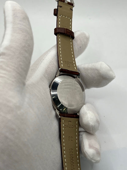 Découvrez la Montre Omega Bumper Automatic 2446-1, un garde-temps vintage au charme intemporel. Dotée d’un mouvement automatique « Bumper », cette pièce emblématique témoigne du savoir-faire horloger d’Omega. Son design élégant et sa mécanique de précision en font un choix idéal pour les collectionneurs et amateurs de montres d’exception. Un modèle rare qui allie histoire et sophistication.
