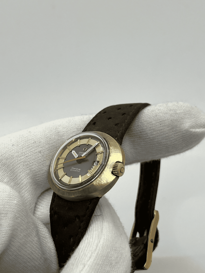 Découvrez l'Omega Dynamic Tool 102, une montre emblématique vendue avec sa boîte d'origine et son certificat d'authenticité. Ce modèle au design unique séduit les amateurs d’horlogerie par son style intemporel et sa précision. Idéale pour les collectionneurs, cette Omega Dynamic Tool 102 est une pièce rare alliant histoire et élégance.







