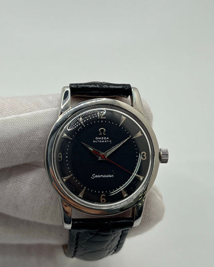 Plongez dans l’univers de l’horlogerie d’exception avec l’Omega Seamaster Automatic, une montre emblématique alliant élégance et performance. Dotée d’un mouvement automatique de haute précision, elle incarne le savoir-faire légendaire d’Omega. Conçue pour les amateurs de montres de luxe et de plongée, elle séduit par son design intemporel et sa robustesse. Un garde-temps idéal pour accompagner toutes vos aventures.