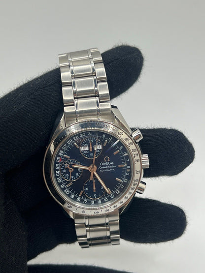 Découvrez la montre Omega Speedmaster Day Date, une icône horlogère qui incarne l’alliance parfaite entre sportivité et élégance. Ce chronographe Omega Day Date séduit par son cadran bleu profond et son boîtier en acier de 39 mm. Dotée d’un mouvement automatique Omega Speedmaster, elle offre les fonctions complètes d’un calendrier (jour, date, mois) et un tachymètre. Cette montre automatique Omega Speedmaster est animée par le calibre 1151 et dispose d’une réserve de marche de 44 heures.