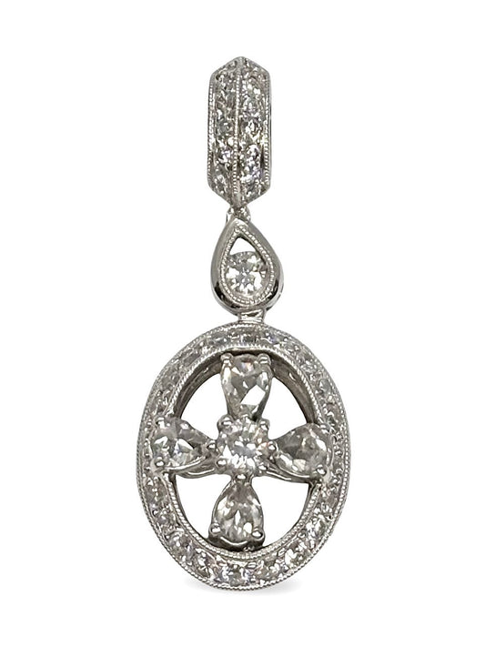 Élégant pendentif en or blanc 18 carats serti de diamants totalisant 1 carat. Ce bijou raffiné capte la lumière à chaque mouvement et sublime le port de tête avec éclat. Idéal pour un cadeau précieux ou une touche de luxe au quotidien. 