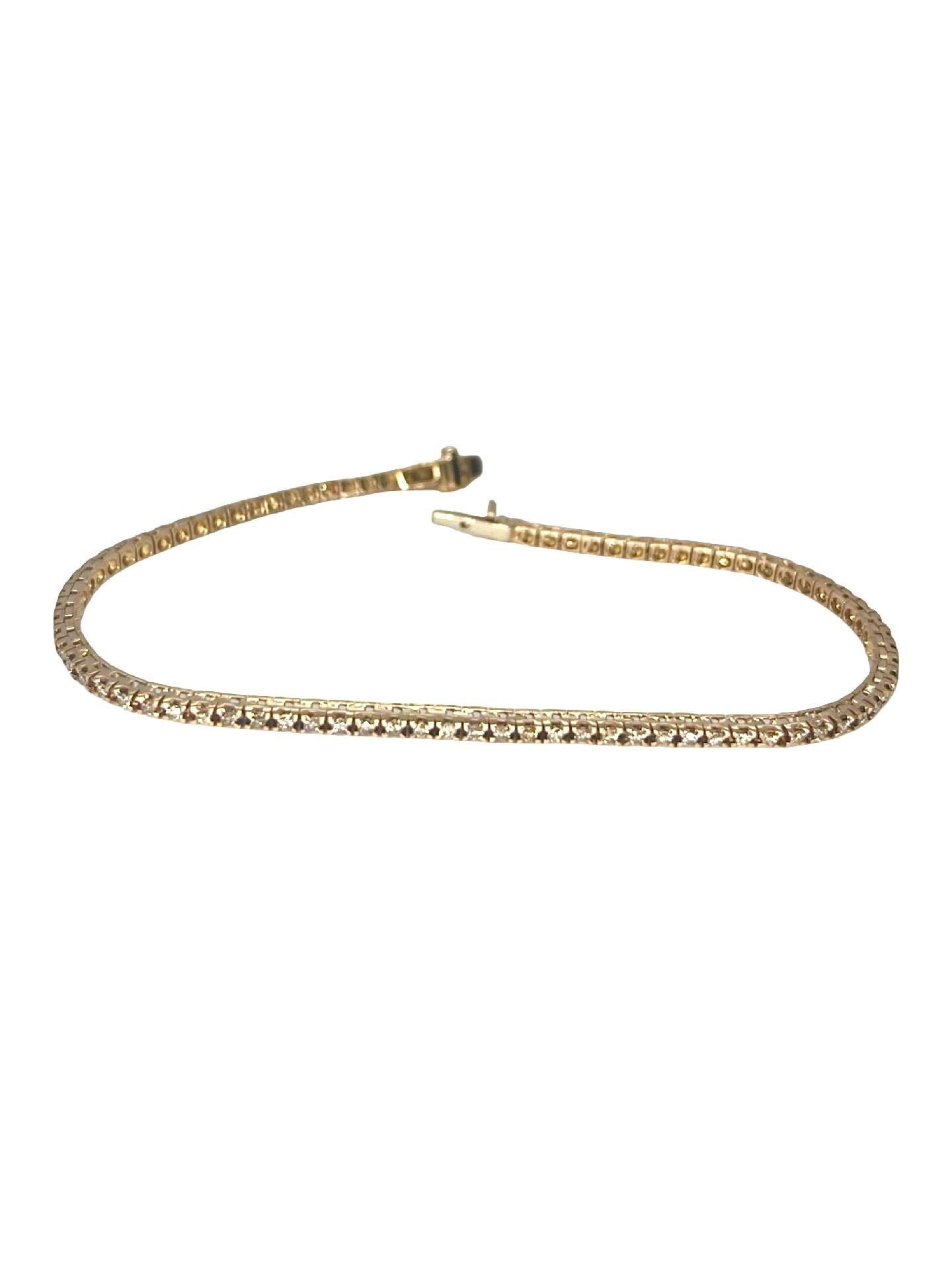 Élégant bracelet rivière en or rose 18 carats serti de diamants naturels totalisant 1 carat. Un bijou intemporel au design raffiné, parfait pour sublimer votre poignet. Idéal en cadeau ou pour une occasion spéciale. Découvrez l’excellence joaillière et le luxe discret d’un bracelet diamant unique.