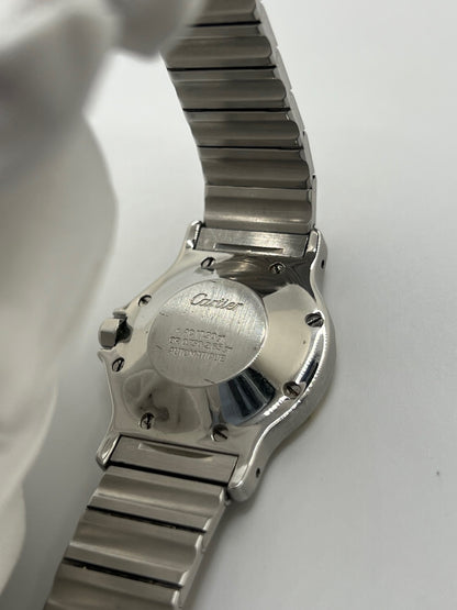 Montre Cartier Santos Octogonale 2966 en acier et or avec mouvement automatique, cadran blanc à chiffres romains et verre saphir. Modèle vintage élégant de 30 mm avec bracelet assorti et fonction date. Pièce d’occasion en très bon état, présentant de légères micro-rayures. Design iconique, idéal pour homme ou unisexe, livré avec coffret d’origine, disponible immédiatement à Paris.