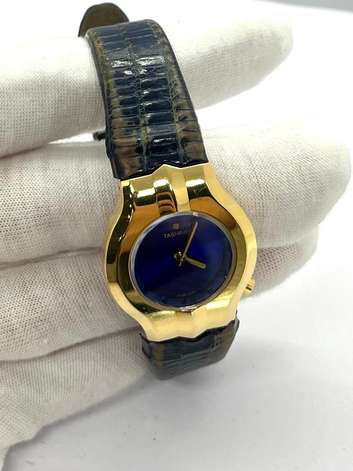 Laissez-vous séduire par l’élégance affirmée de la TAG Heuer Alter Ego pour femme en or 18K, une pièce d’exception qui reflète la force et la sophistication au féminin. Ce modèle raffiné allie la précision suisse à un design audacieux, avec une finition en or massif 18 carats qui en fait un bijou autant qu’un garde-temps. Parfait pour les amatrices de montres de luxe au style distinctif et intemporel.