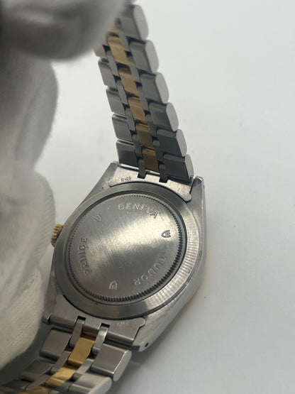 Montre Tudor Prince Date Day avec boîtier 36 mm en acier, mouvement automatique, affichage du jour et de la date. Modèle élégant et intemporel, idéal pour un usage quotidien ou une collection. Cadran raffiné, design inspiré de l’héritage Rolex, bracelet confortable. Montre homme/unisexe en excellent état. Parfait mélange de style classique et de performance signée Tudor.